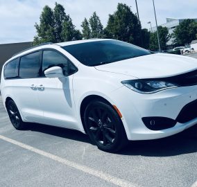 2018 Chrysler Pacifica Limited's photo
